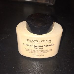 Makeup revolution banana baking powder